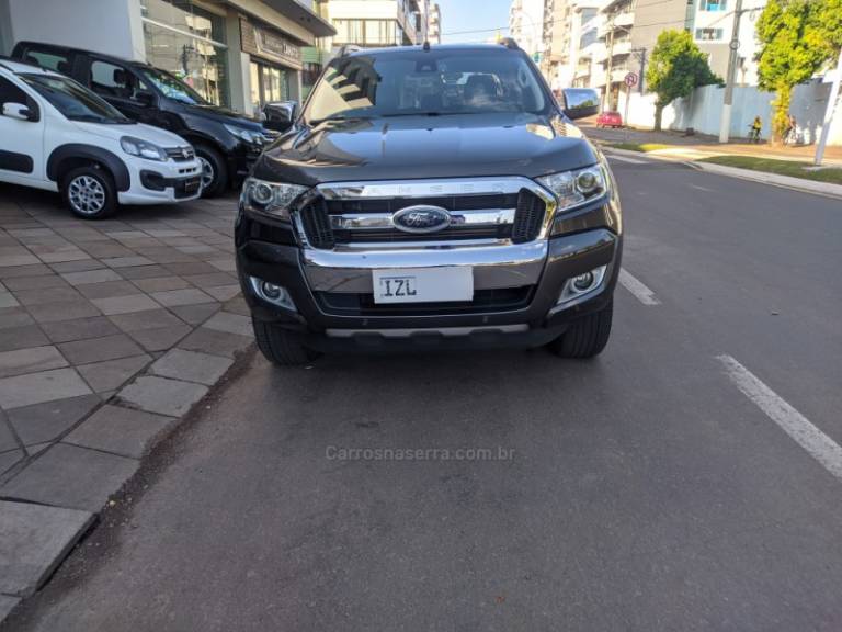 FORD - RANGER - 2018/2019 - Cinza - R$ 198.800,00