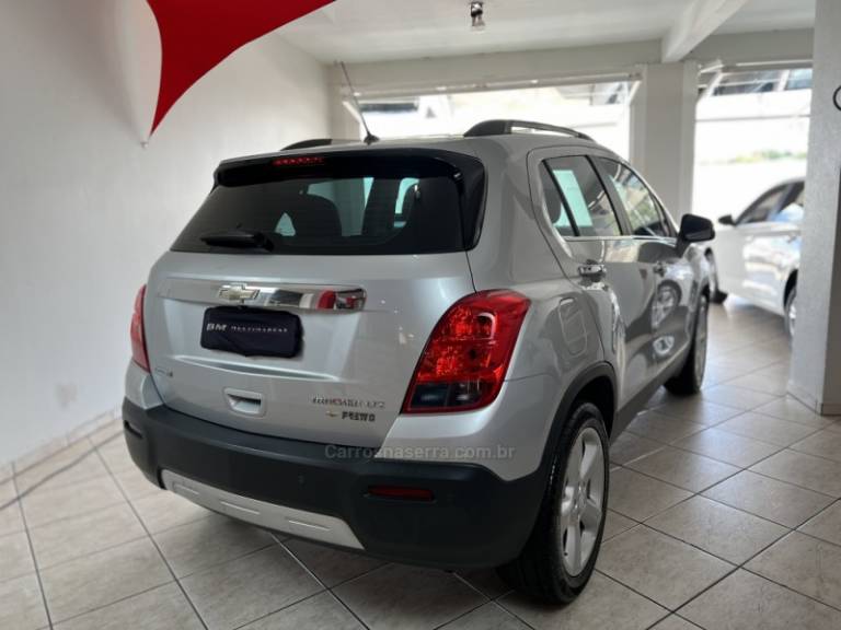 CHEVROLET - TRACKER - 2015/2015 - Prata - R$ 70.800,00