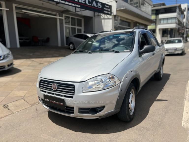 FIAT - STRADA - 2011/2011 - Prata - R$ 43.800,00