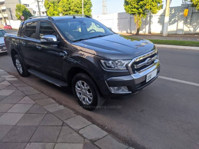 FORD - RANGER - 2018/2019 - Cinza - R$ 198.800,00