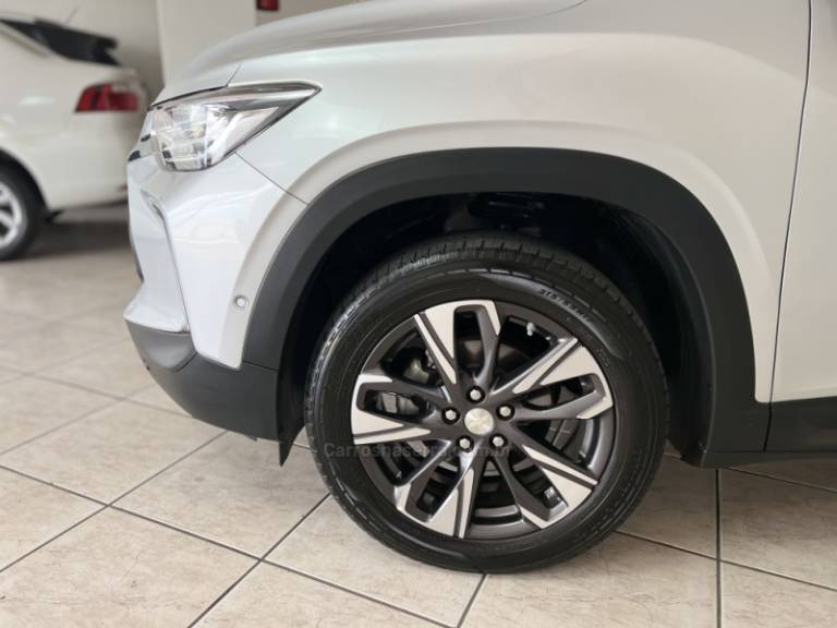 CHEVROLET - TRACKER - 2022/2023 - Prata - R$ 119.800,00