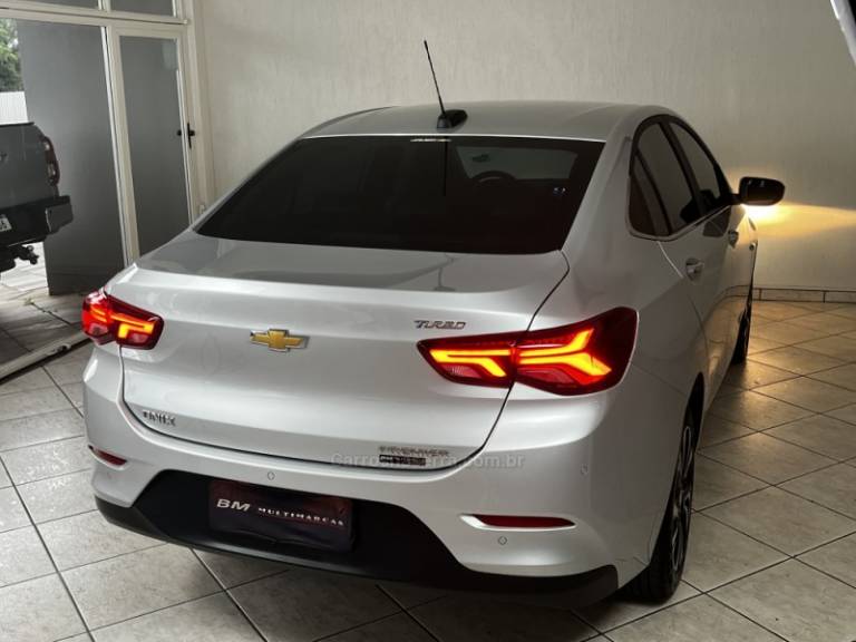 CHEVROLET - ONIX - 2022/2023 - Prata - R$ 95.800,00