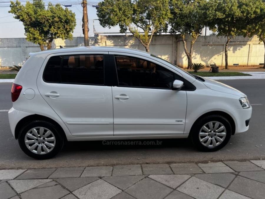 VOLKSWAGEN - FOX - 2014/2014 - Branca - R$ 42.800,00