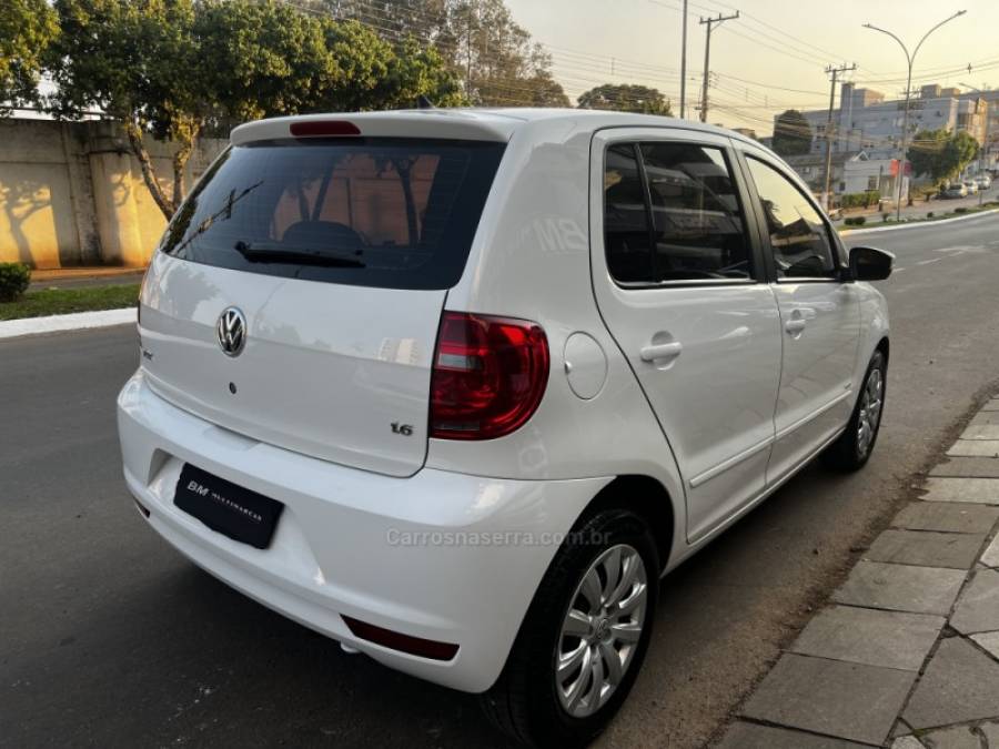 VOLKSWAGEN - FOX - 2014/2014 - Branca - R$ 42.800,00