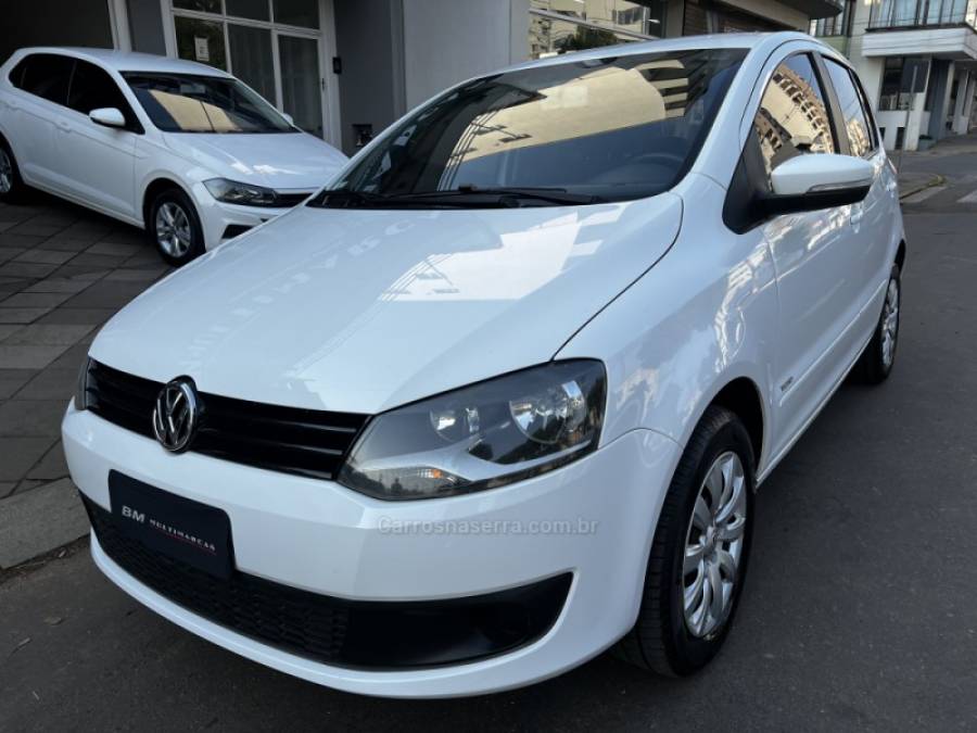 VOLKSWAGEN - FOX - 2014/2014 - Branca - R$ 42.800,00