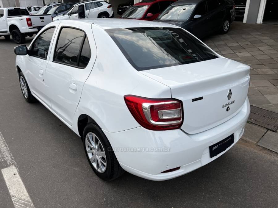 RENAULT - LOGAN - 2022/2022 - Branca - R$ 62.800,00