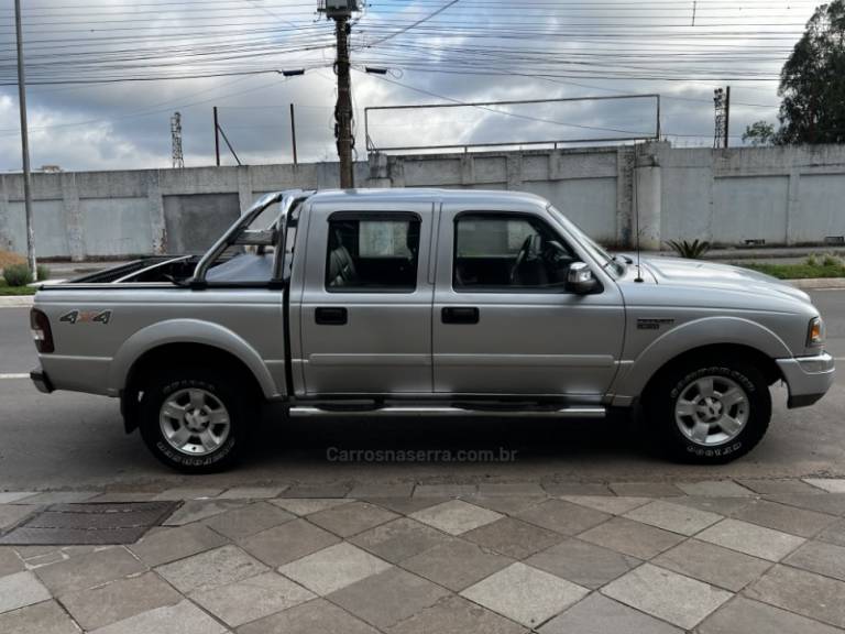 FORD - RANGER - 2005/2006 - Prata - R$ 49.800,00