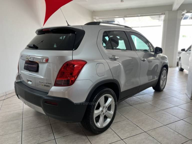 CHEVROLET - TRACKER - 2015/2015 - Prata - R$ 70.800,00