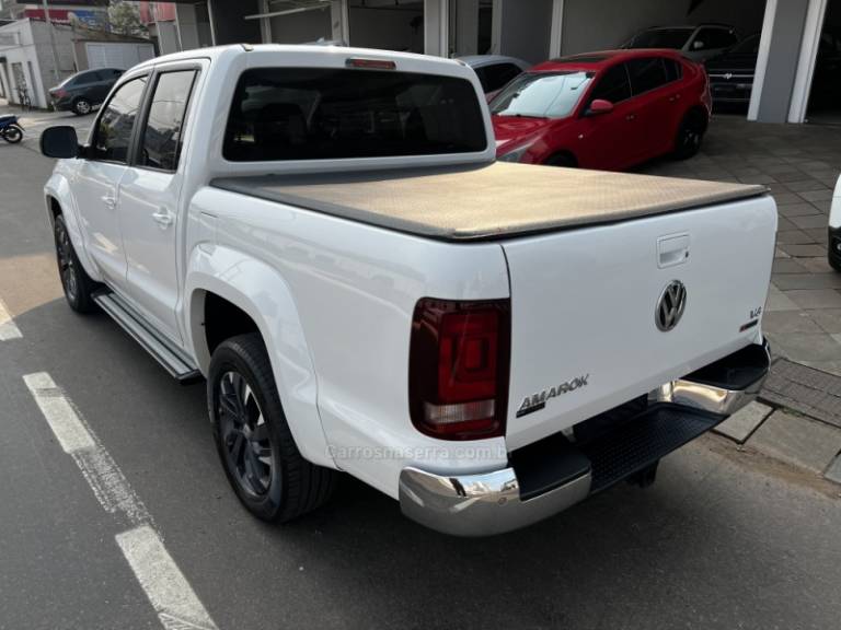 VOLKSWAGEN - AMAROK - 2021/2021 - Branca - R$ 175.500,00