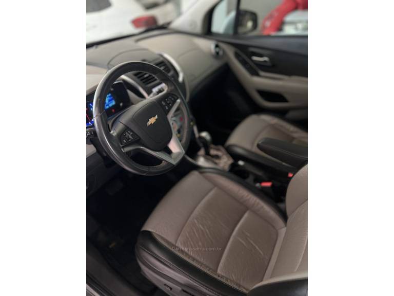 CHEVROLET - TRACKER - 2015/2015 - Prata - R$ 70.800,00