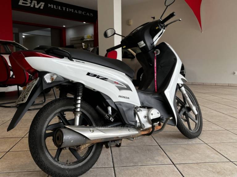 HONDA - BIZ 125 - 2013/2013 - Branca - R$ 11.500,00