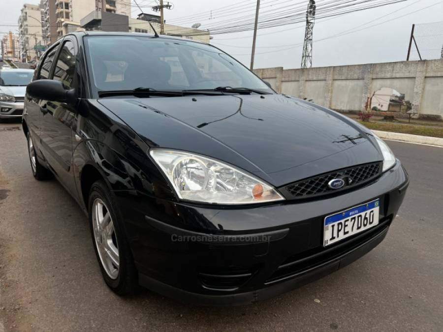 FORD - FOCUS - 2008/2009 - Preta - R$ 27.800,00