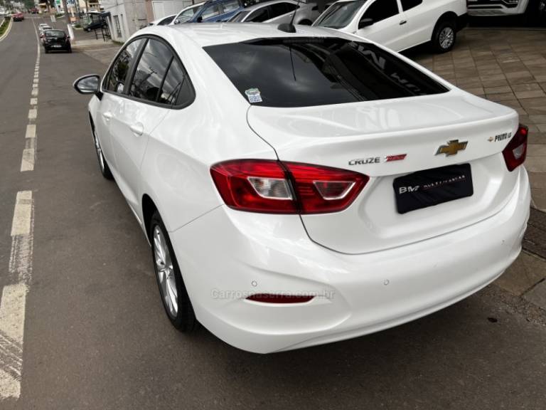 CHEVROLET - CRUZE - 2018/2018 - Branca - R$ 83.800,00