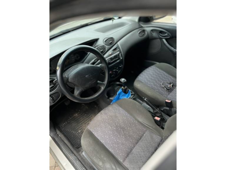 FORD - FOCUS - 2005/2005 - Prata - R$ 15.500,00