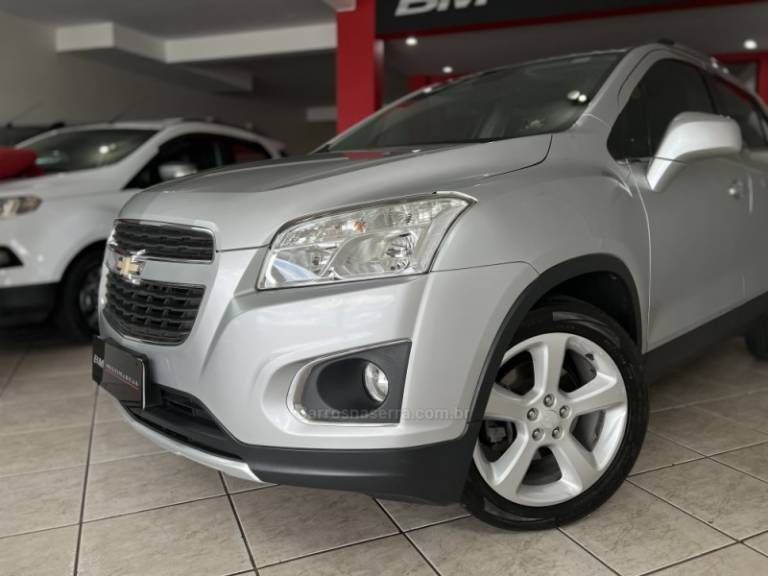 CHEVROLET - TRACKER - 2015/2015 - Prata - R$ 70.800,00