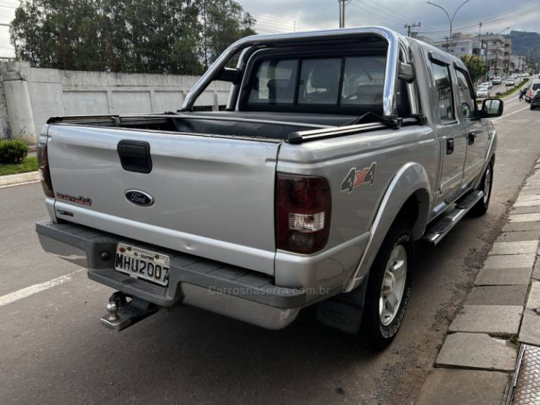 FORD - RANGER - 2005/2006 - Prata - R$ 49.800,00