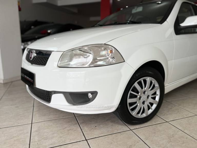 FIAT - SIENA - 2015/2015 - Branca - R$ 34.800,00