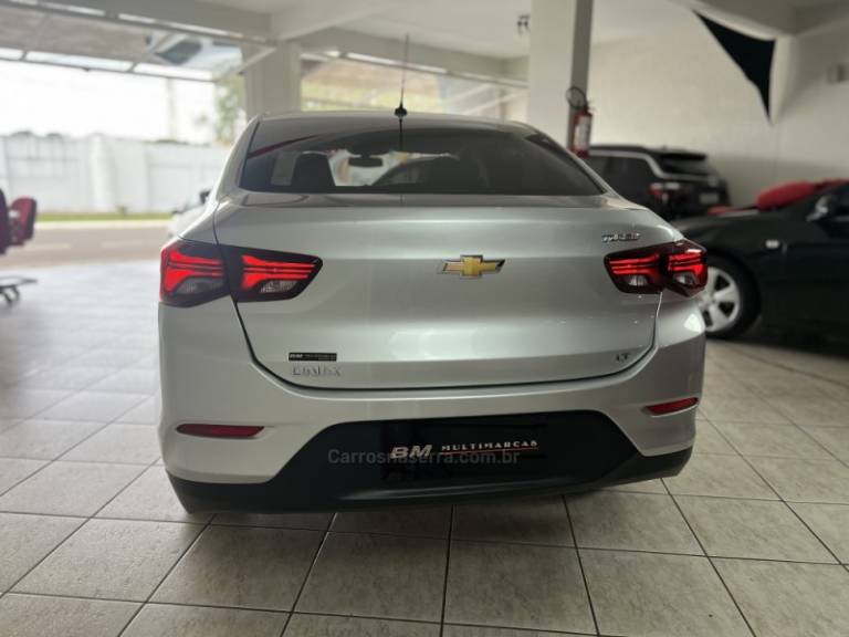 CHEVROLET - ONIX - 2022/2023 - Prata - R$ 87.800,00