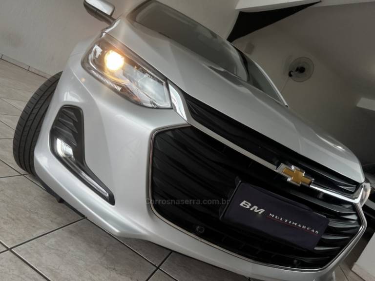 CHEVROLET - ONIX - 2022/2023 - Prata - R$ 95.800,00