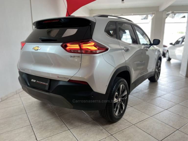 CHEVROLET - TRACKER - 2022/2023 - Prata - R$ 119.800,00