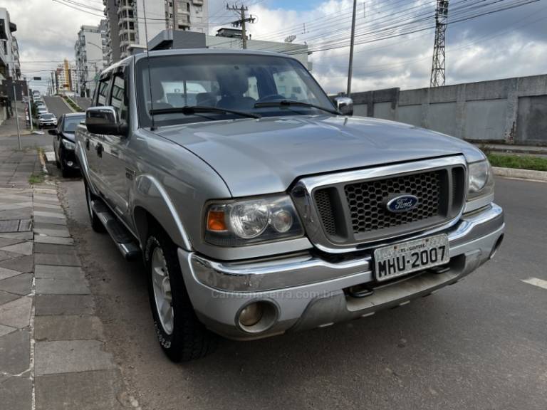 FORD - RANGER - 2005/2006 - Prata - R$ 49.800,00