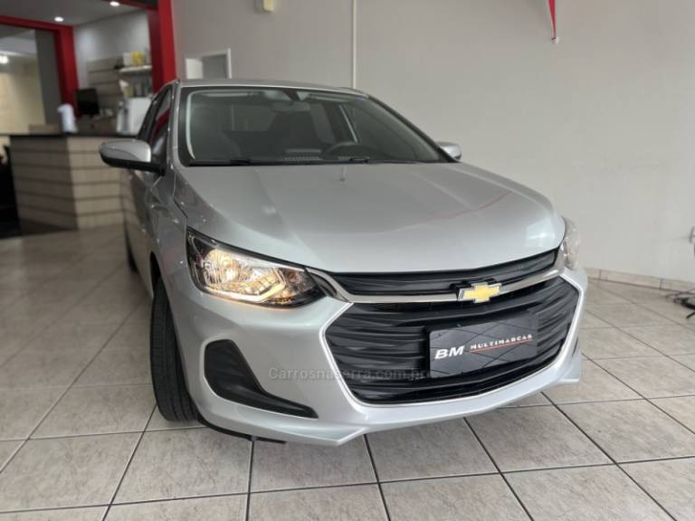 CHEVROLET - ONIX - 2022/2023 - Prata - R$ 87.800,00