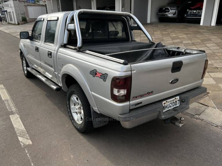 FORD - RANGER - 2005/2006 - Prata - R$ 49.800,00