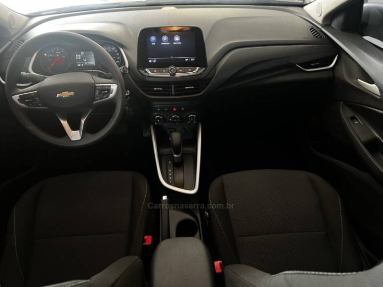 CHEVROLET - ONIX - 2022/2023 - Prata - R$ 87.800,00