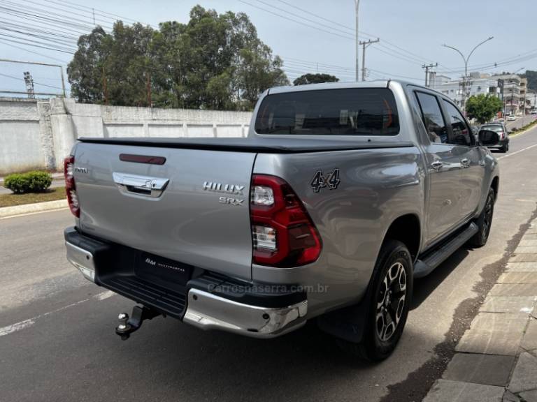 TOYOTA - HILUX - 2021/2021 - Prata - R$ 238.800,00